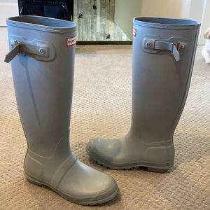 Rain boots in great condition!!